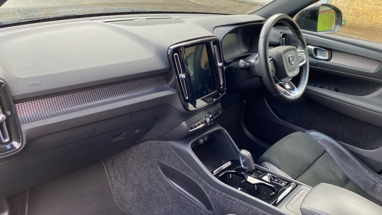 Volvo Xc40 2.0 B4P R DESIGN Pro 5dr Auto Petrol Estate